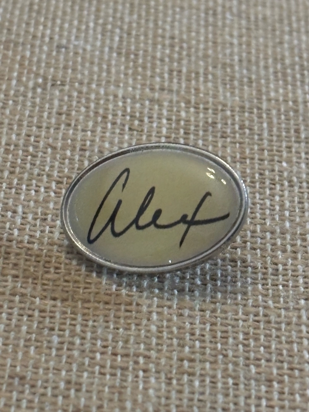 Name pin lapel “Alex”